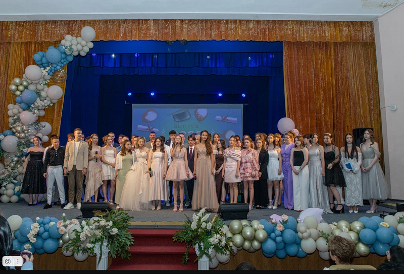 Вручение аттестатов выпускникам 11-х классов.